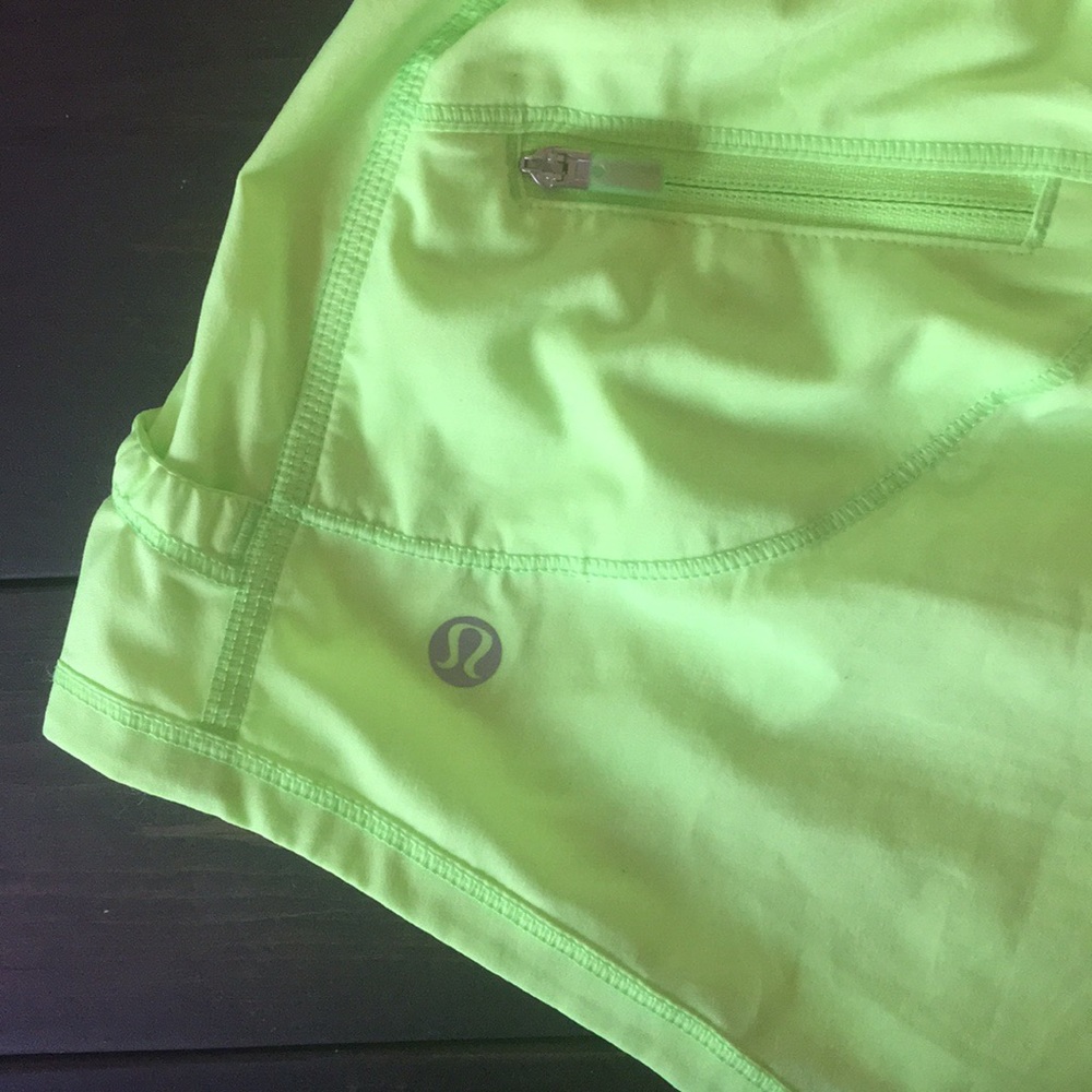 LULULEMON women’s tracker short BRAND NEW